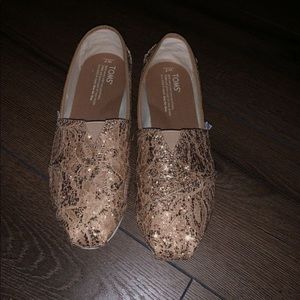 Toms